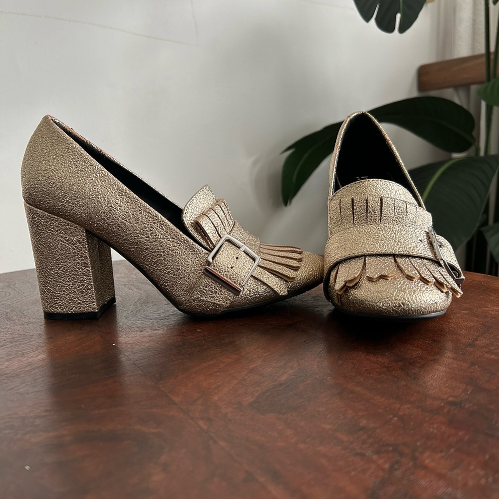 Reaction Kenneth Cole Cambrie Metallic Loafer in Gold
